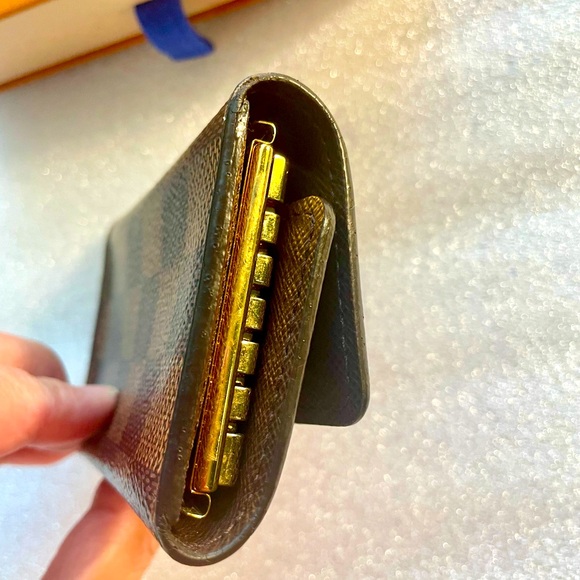 LV Damier Ebene Key Holder - Picture 5 of 6